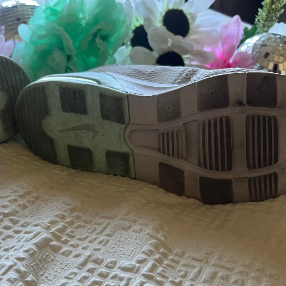 Nike Air Max Light Gray and Green Sneakers - Picture 12 of 13